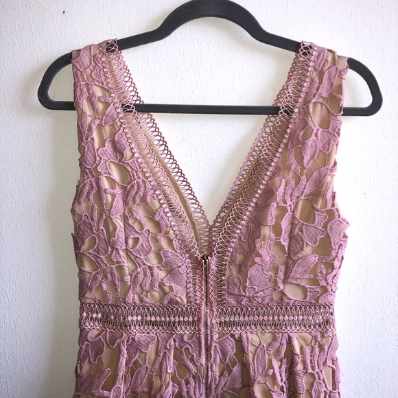 Romeo & Juliet Couture Double-V Lace Midi Dress - Picture 10 of 13